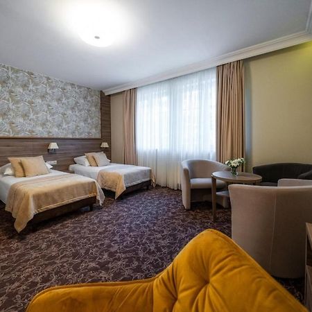 Korona Hotel استروينكا المظهر الخارجي الصورة
