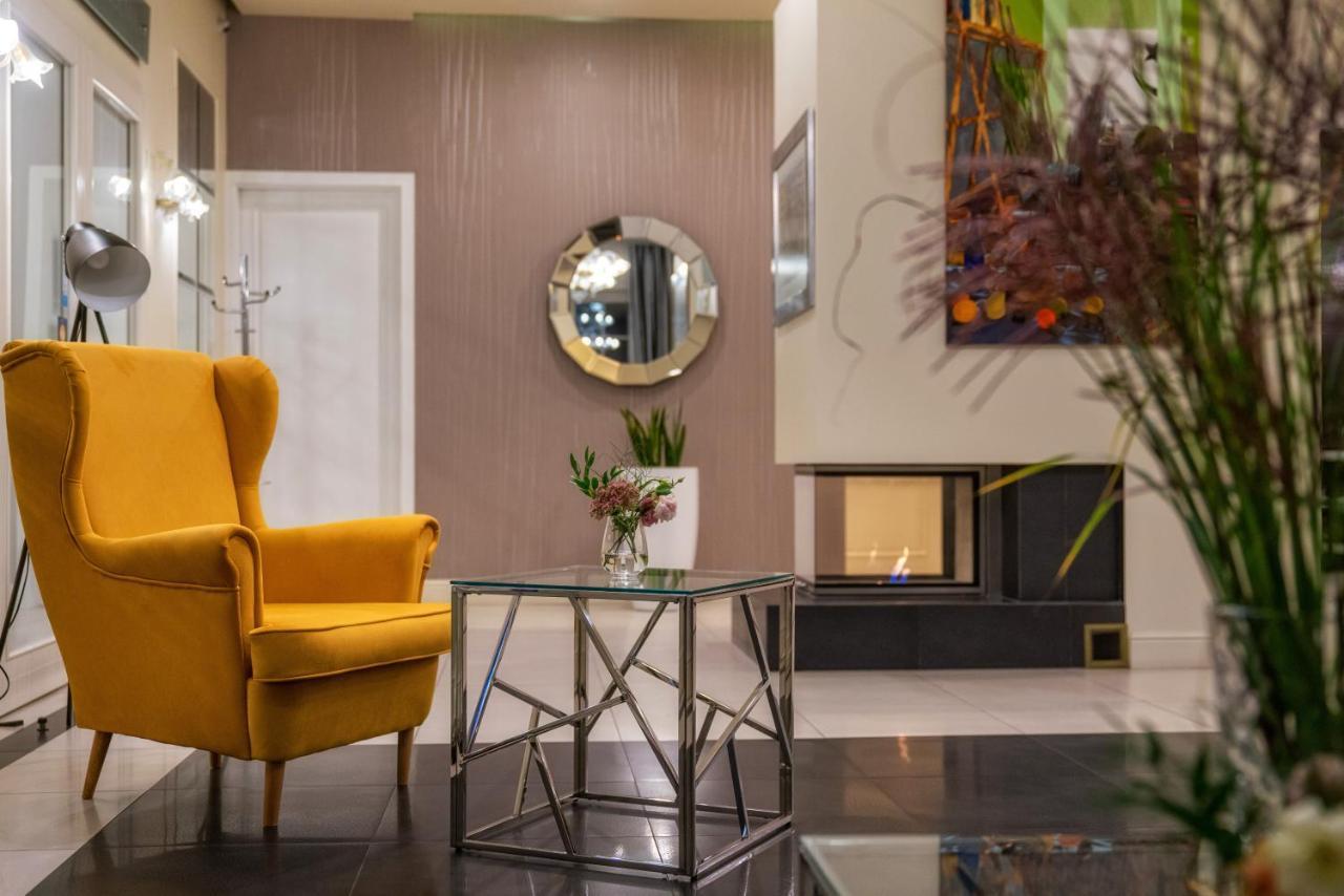 Korona Hotel استروينكا المظهر الخارجي الصورة