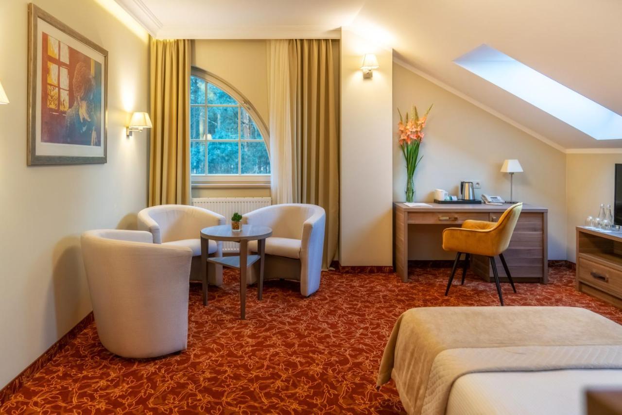 Korona Hotel استروينكا المظهر الخارجي الصورة