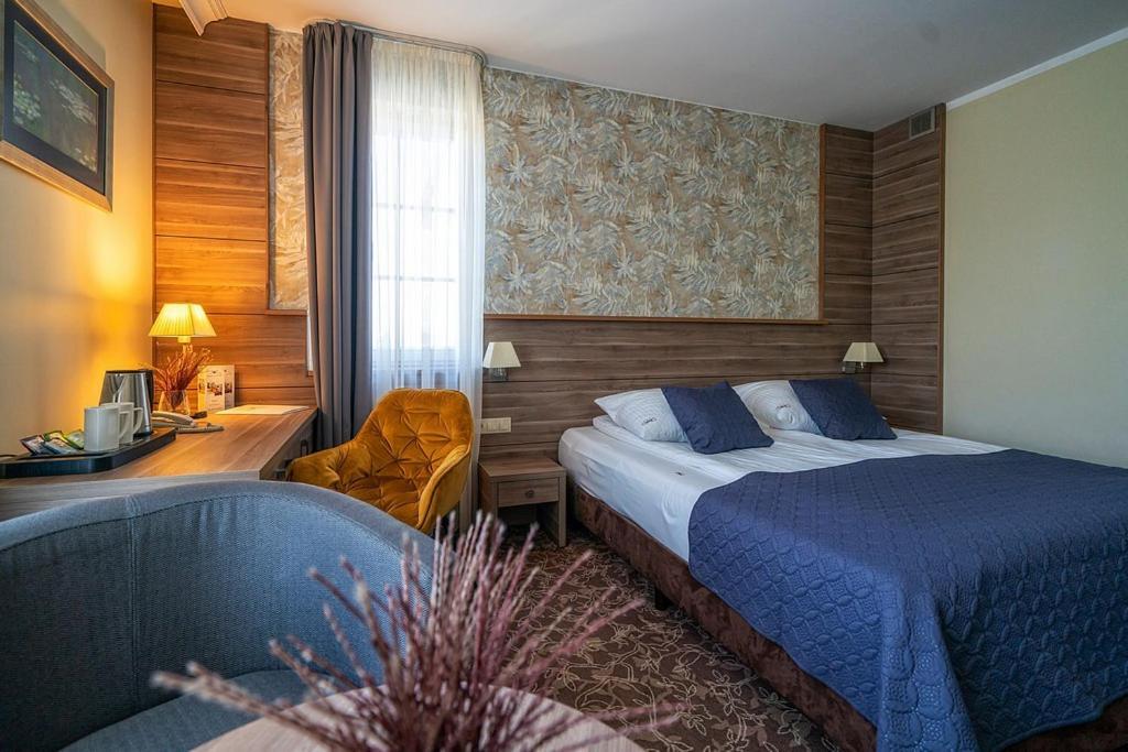 Korona Hotel استروينكا المظهر الخارجي الصورة