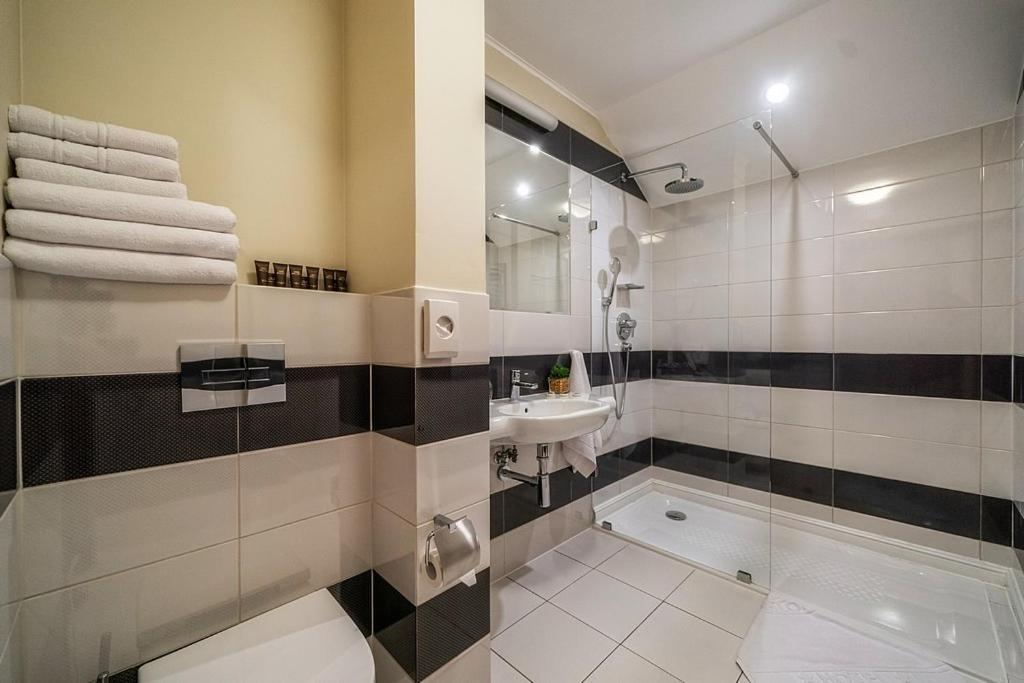 Korona Hotel استروينكا المظهر الخارجي الصورة