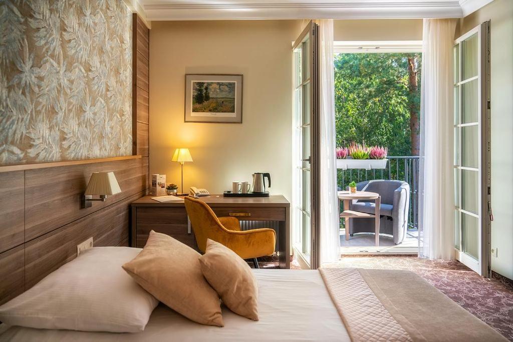 Korona Hotel استروينكا المظهر الخارجي الصورة