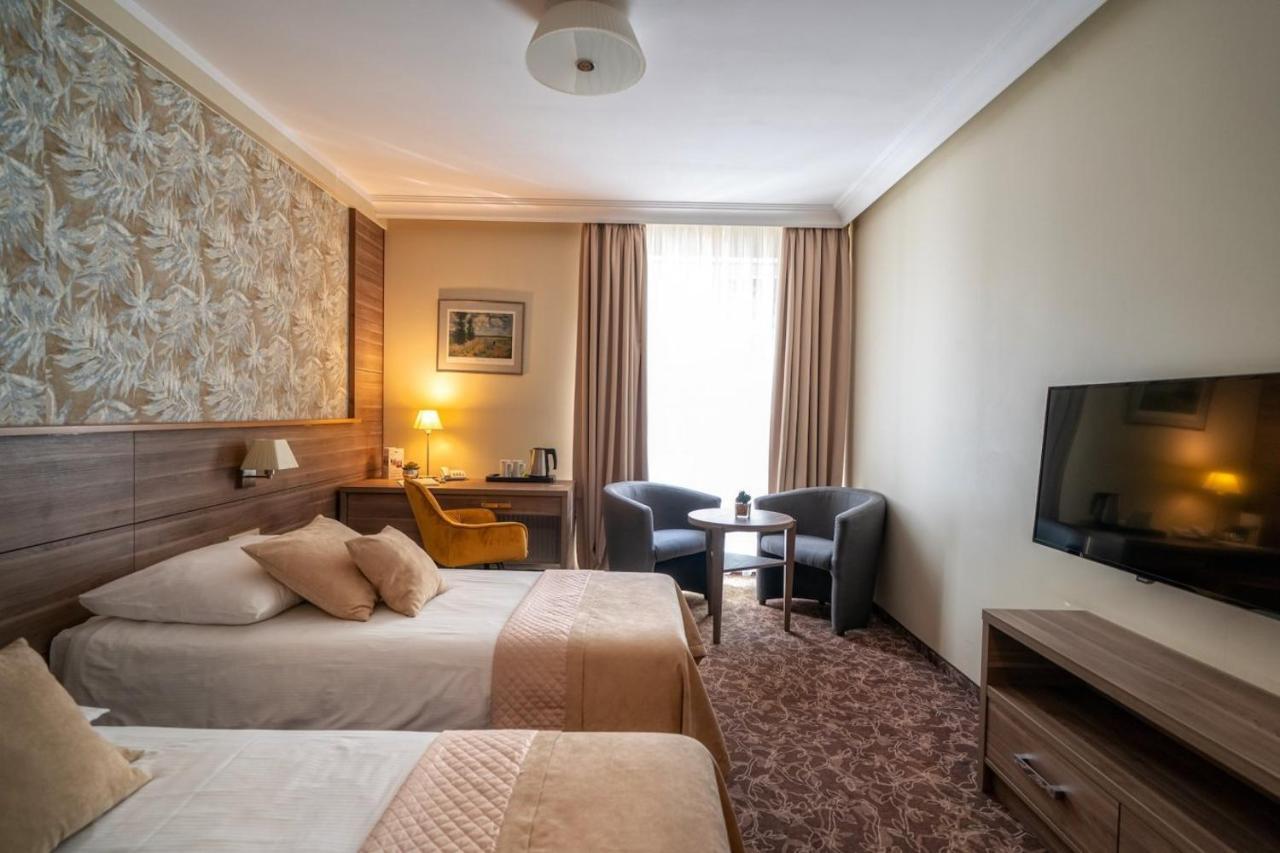 Korona Hotel استروينكا المظهر الخارجي الصورة