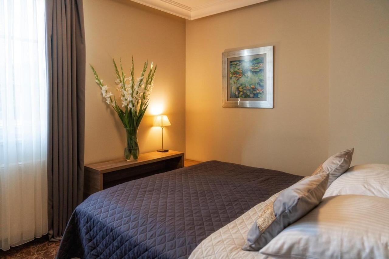 Korona Hotel استروينكا المظهر الخارجي الصورة