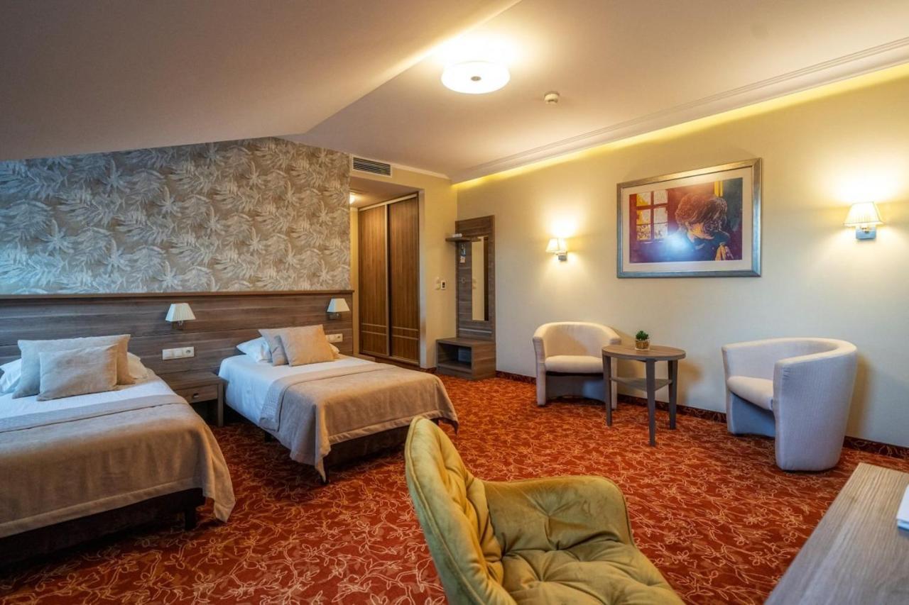 Korona Hotel استروينكا المظهر الخارجي الصورة